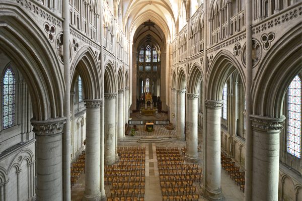 04-cathedrale-nef-gothique-normand