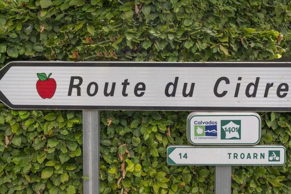 F_Route-du-Cidre_Schild_credits_Hilke-Maunder