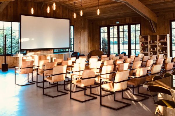 Salle-de-seminaire-Les-Pins-de-Cesar---Hotel-Spa-Les-Pins-de-Cesar