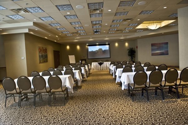 best-western-plus-chateau-granville-hotel-suites-confere-5