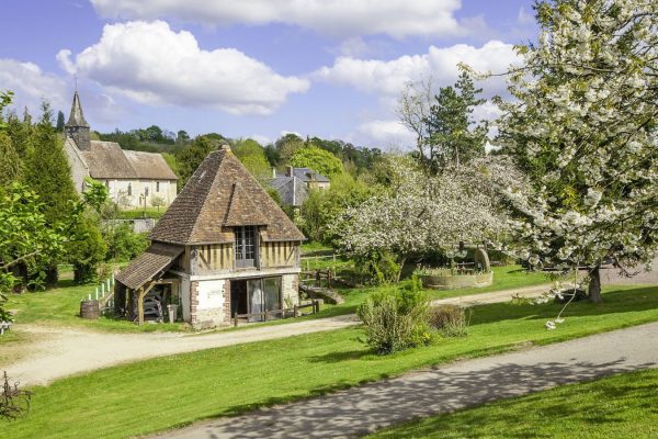 cambremer-sabina-lorkin-anibas-photography-crt-normandie-1600x900