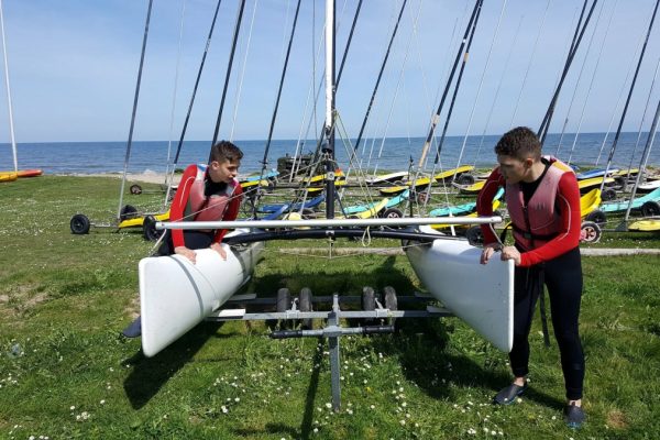 en-avant-pour-le-catamaran-a-Colleville-sur-mer