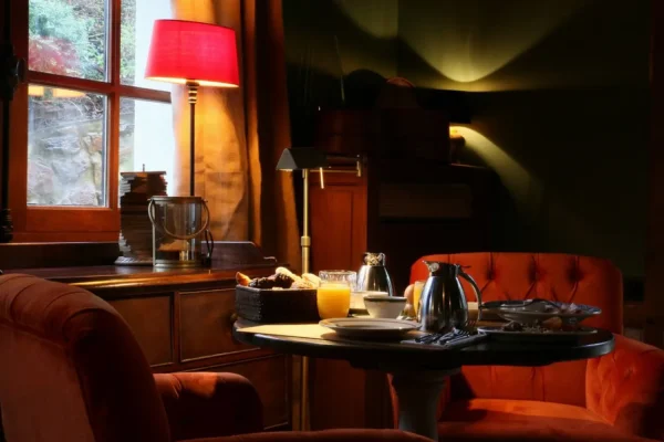les-pins-de-cesar-saint-jouin-de-bruneval-interieur-2_8042