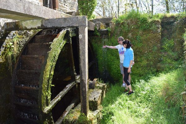 moulin-de-roullours-office-de-tourisme-du-pays-de-vire-collines-de-normandie-1200x801
